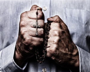 PRAYING SH5 - CATHOLIC PRINTS PICTURES